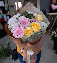 Букет цветов из:  Герберы, Розы и Хризантемы в Кочетовской