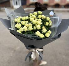 Букет Белые кустовые розы Солинеро в Кочетовской