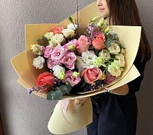 Букет цветов из:  Розы, Лизиантусы и Гвоздики #REPLACE_PRED# Кочетовской