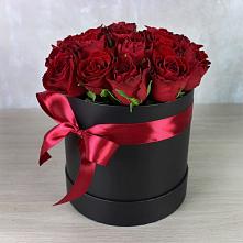 Цветочная композиция из Розы в шляпной коробке в Кочетовской